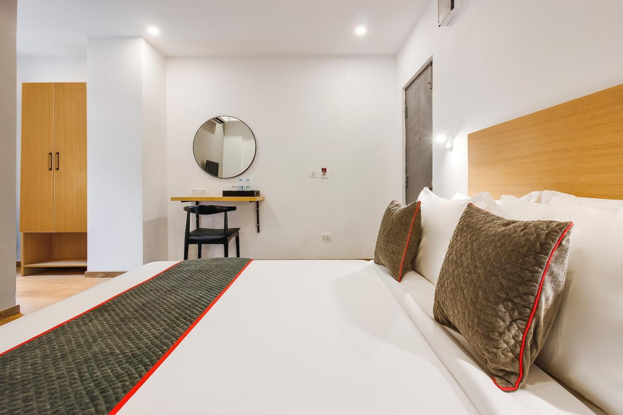 Super Townhouse The Cinco Hotel Near Esi Hospital Hajdarábád Exteriér fotografie