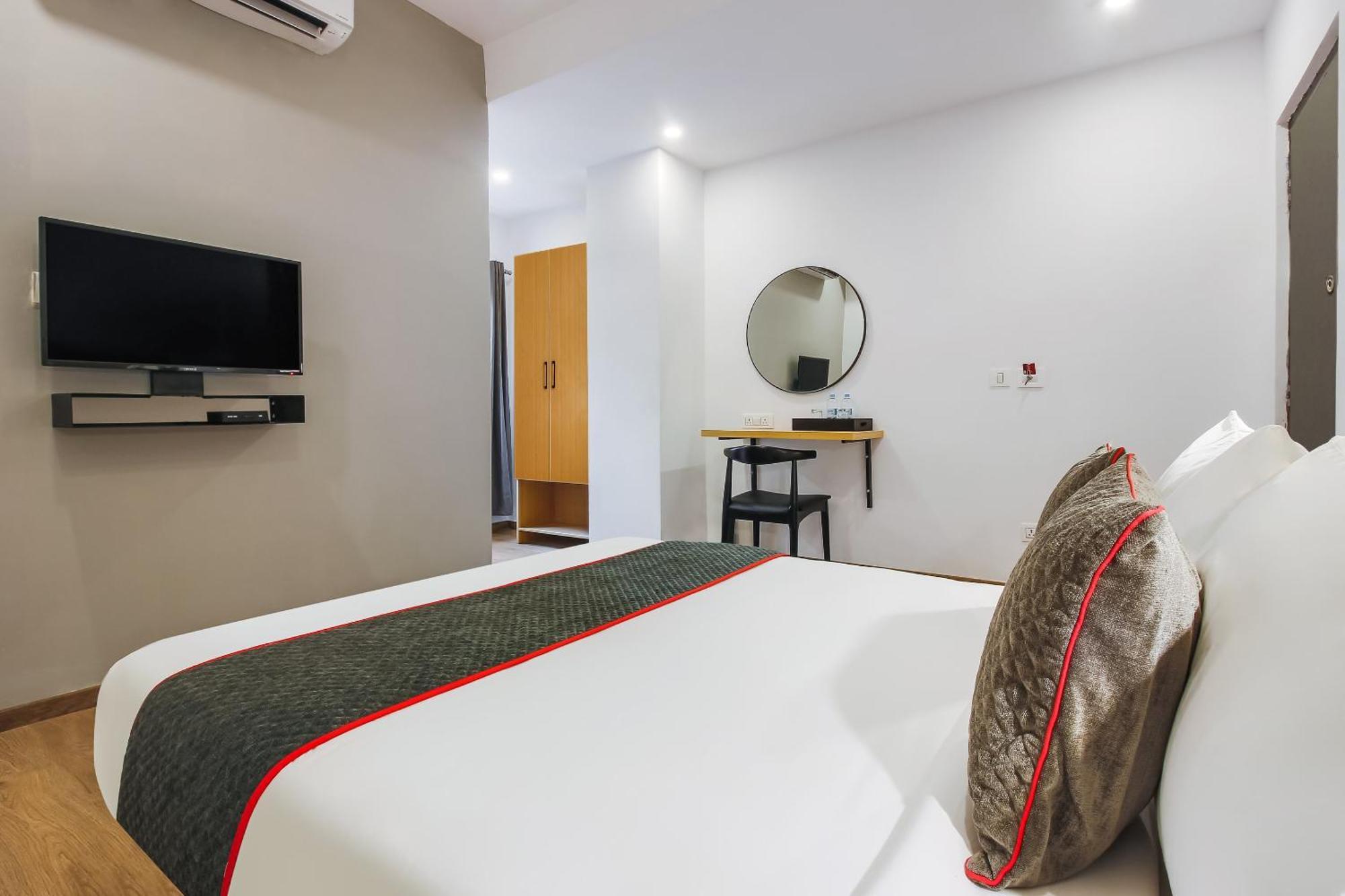 Super Townhouse The Cinco Hotel Near Esi Hospital Hajdarábád Exteriér fotografie