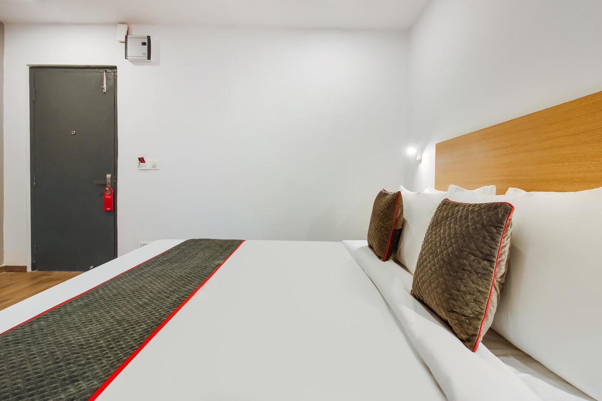 Super Townhouse The Cinco Hotel Near Esi Hospital Hajdarábád Exteriér fotografie