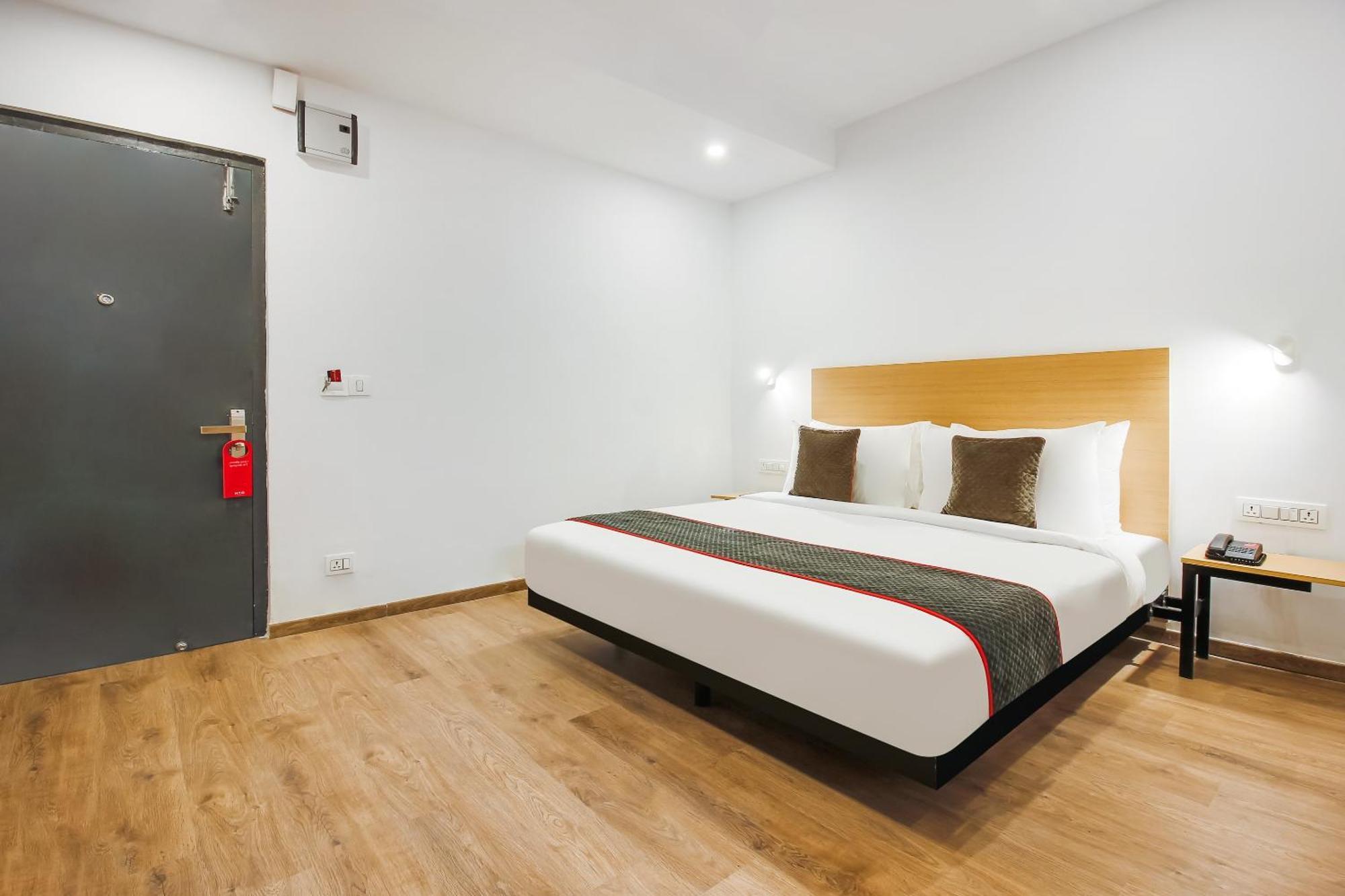 Super Townhouse The Cinco Hotel Near Esi Hospital Hajdarábád Exteriér fotografie