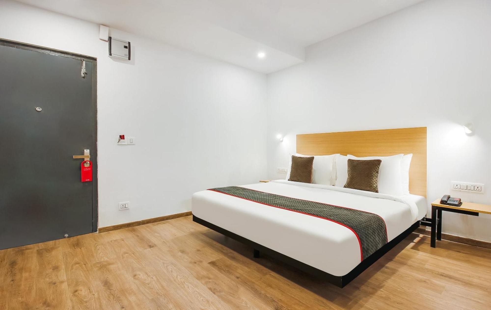 Super Townhouse The Cinco Hotel Near Esi Hospital Hajdarábád Exteriér fotografie